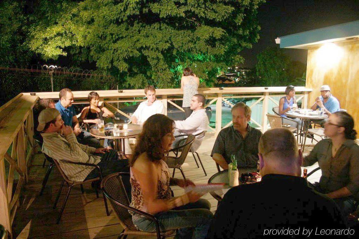 Tradewinds Hotel San Fernando Restaurant foto
